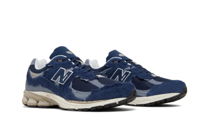 New Balance 2002R Protection Pack Navy Grey NEW BALANCE 2002R