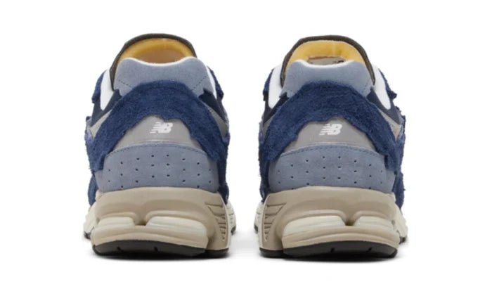 New Balance 2002R Protection Pack Navy Grey NEW BALANCE 2002R