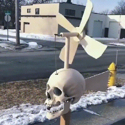 Halloween Garden Skull Whirligig with Spinning Jaw – Outdoor Decor