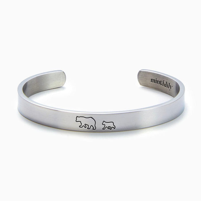 Silver / Mama + 1 Cub