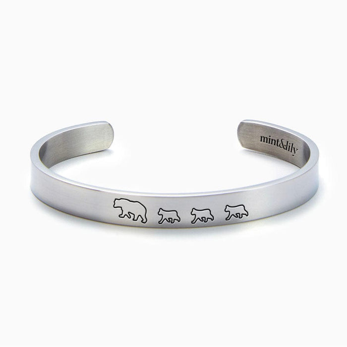 Silver / Mama + 3 Cubs