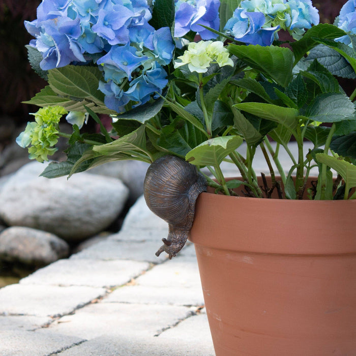 Snail Pot Hugger